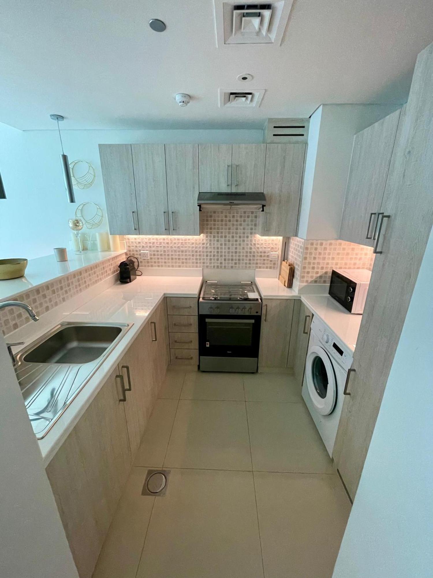 Great One Bedroom With Infinity Pool Apartment Dubai