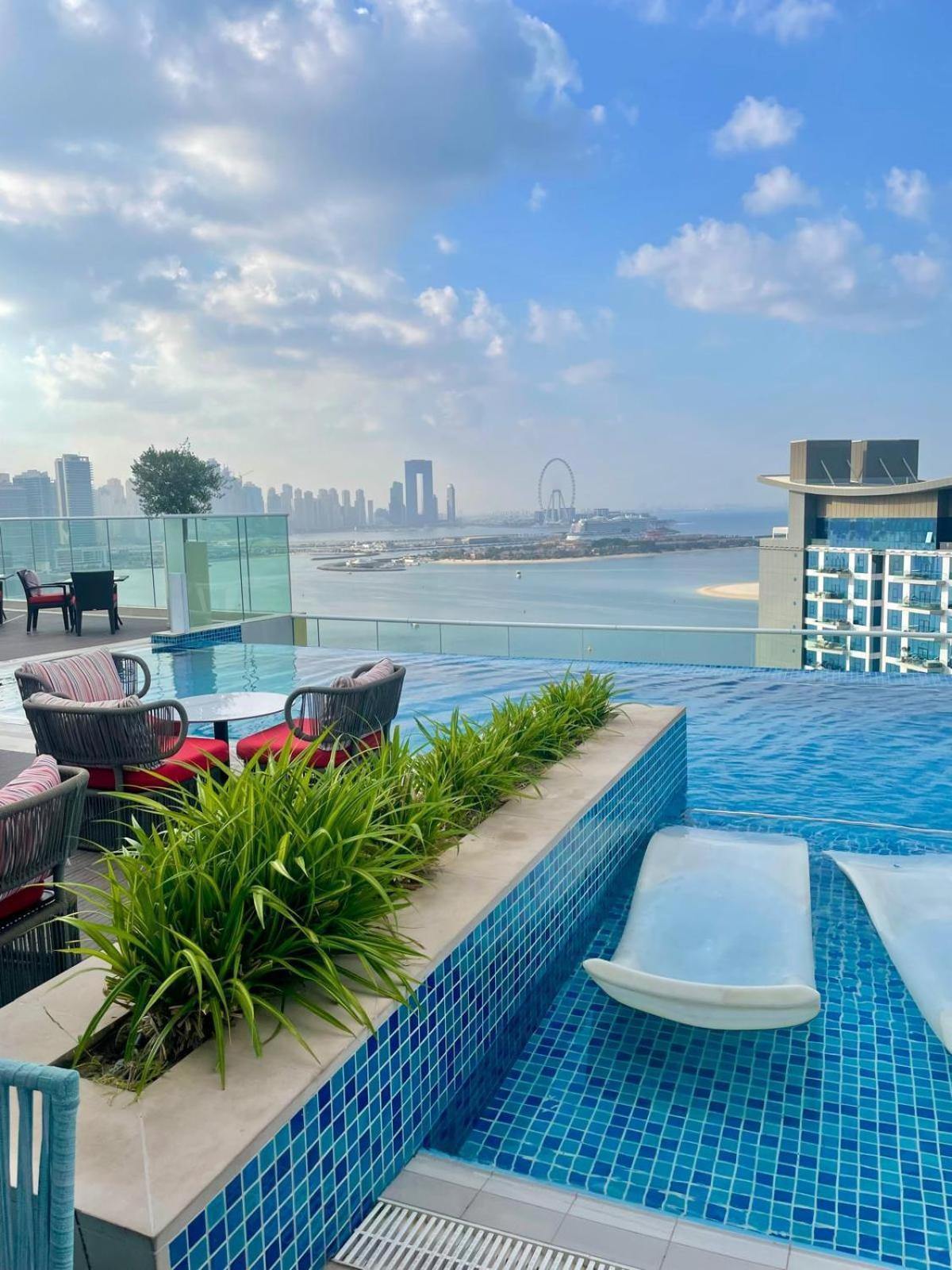 Great One Bedroom With Infinity Pool Apartment