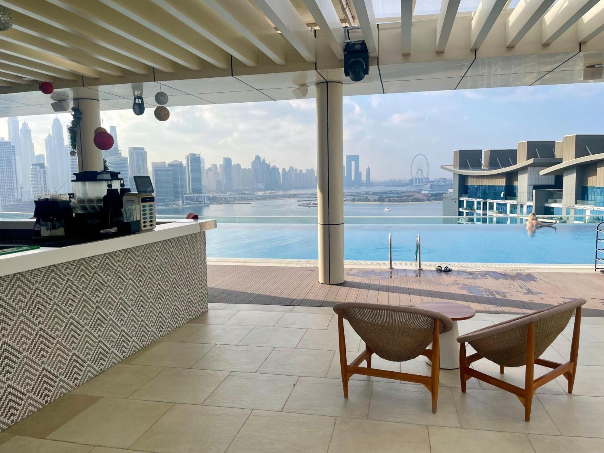 Great One Bedroom With Infinity Pool Apartment